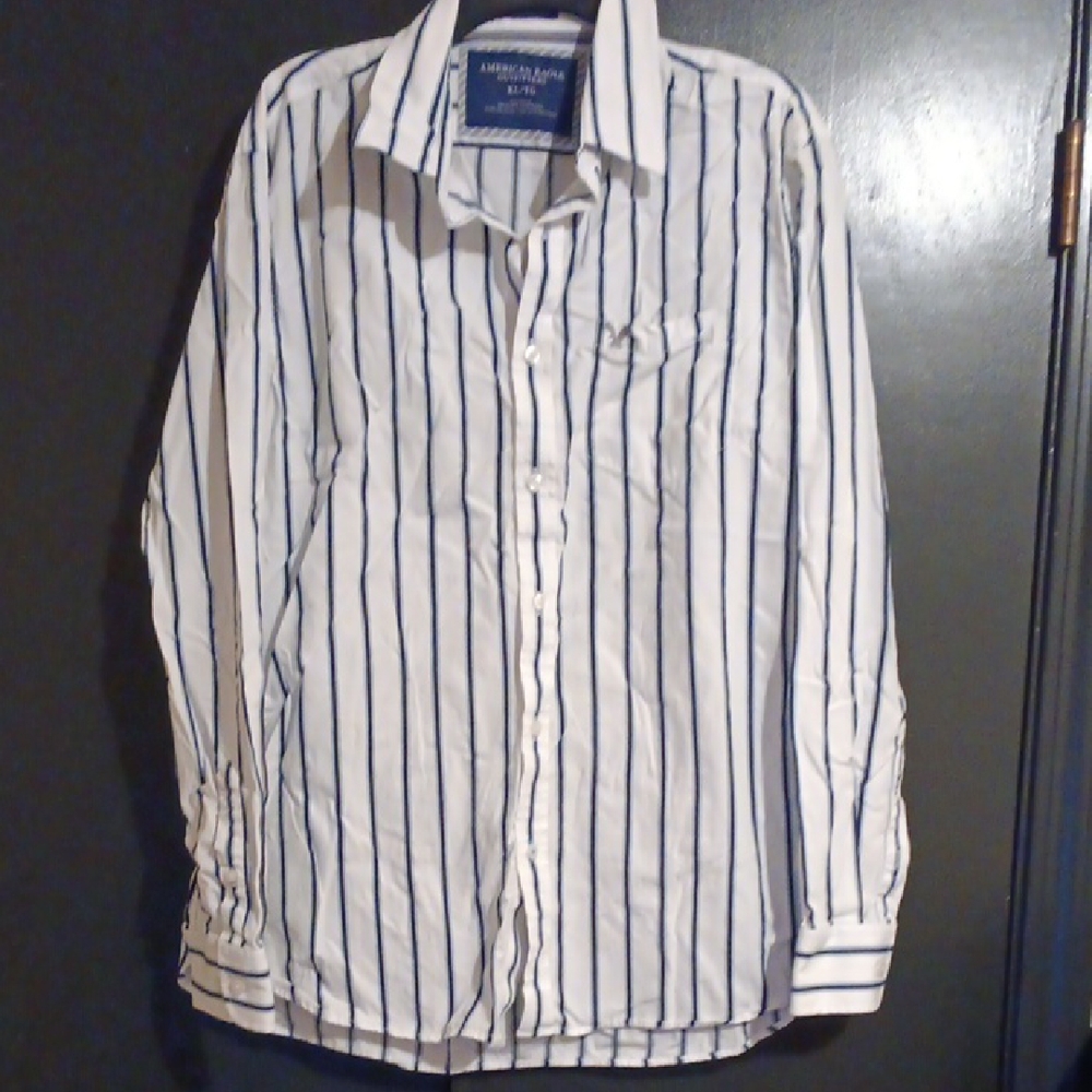 American Eagle Outfitters Men's White and Blue Striped Shirt